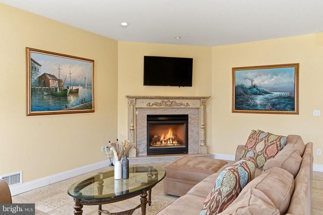 32 HALSEY DR, Brick, NJ 08723
