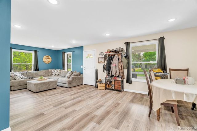 5668 Mill Street, Peck, MI 48466