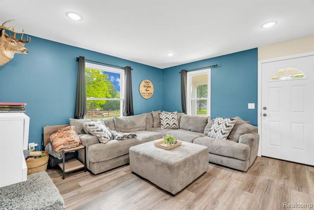 5668 Mill Street, Peck, MI 48466