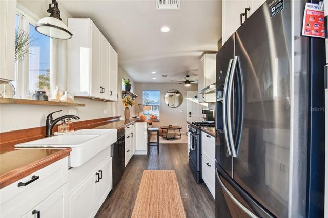 2310 30TH AVENUE N, St Petersburg, FL 33713