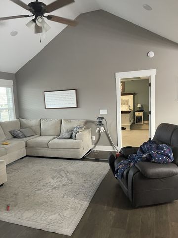 528 Womack Rd, Bethpage, TN 37022