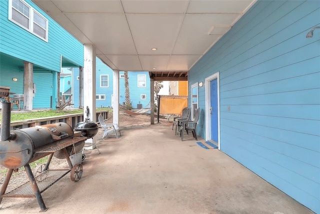 678 Anchor Dr, Port Aransas, TX 78373