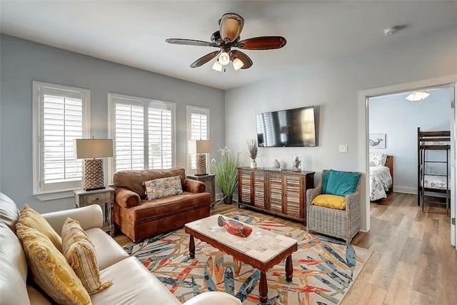 678 Anchor Dr, Port Aransas, TX 78373