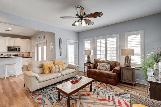 678 Anchor Dr, Port Aransas, TX 78373