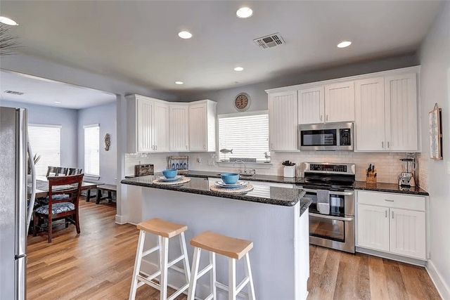 678 Anchor Dr, Port Aransas, TX 78373