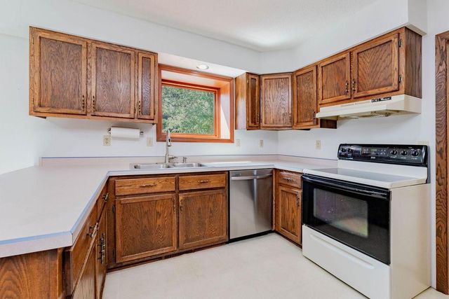 2322 Cromwell Street S, Moorhead, MN 56560