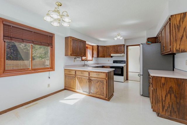 2322 Cromwell Street S, Moorhead, MN 56560