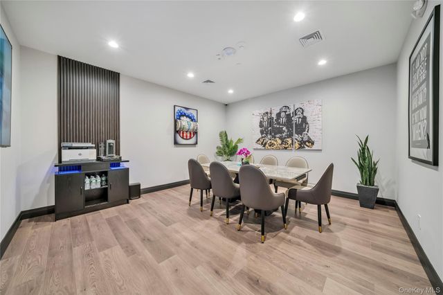 101 Searing Avenue 204, Mineola, NY 11501