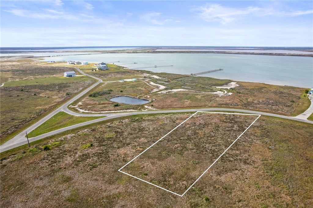 104 Dockside Dr, Rockport, TX 78382 — exterior