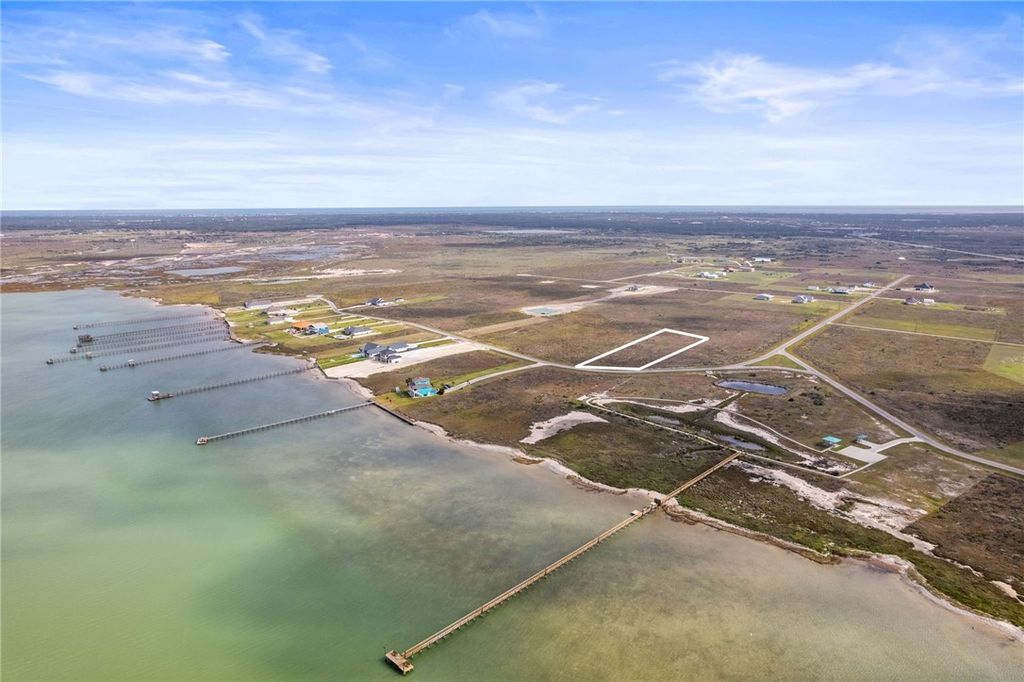 104 Dockside Dr, Rockport, TX 78382 — photo 2