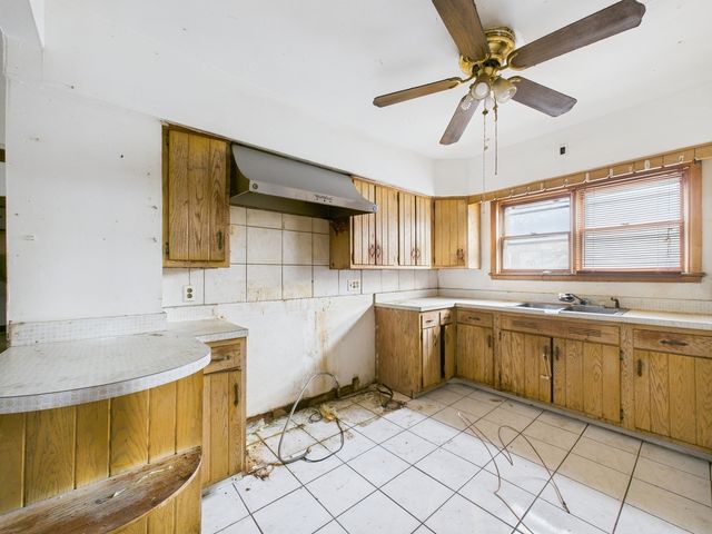 1840 S 7th Avenue, Maywood, IL 60153