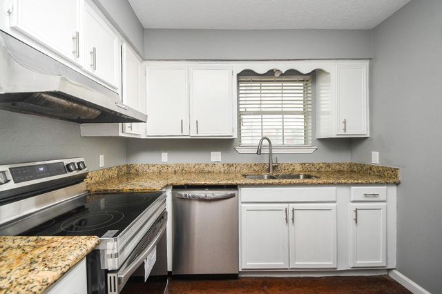 208 Willow Street, Sealy, TX 77474