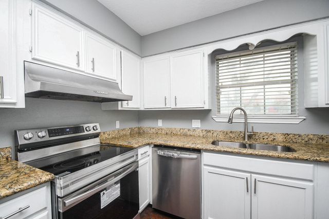 208 Willow Street, Sealy, TX 77474