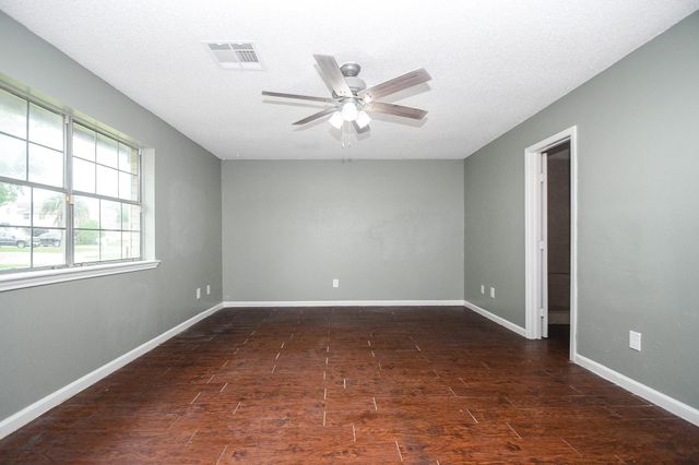 208 Willow Street, Sealy, TX 77474