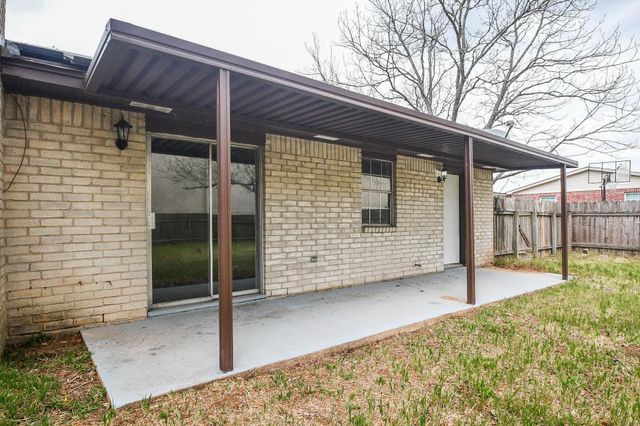 208 Willow Street, Sealy, TX 77474