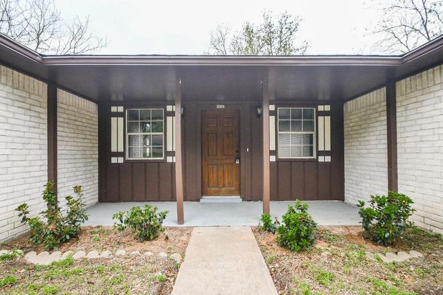 208 Willow Street, Sealy, TX 77474