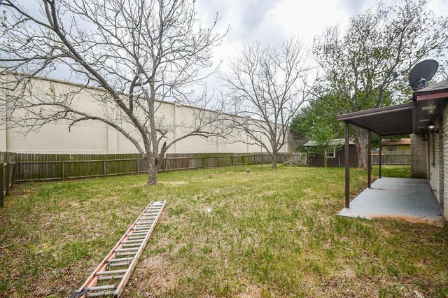 208 Willow Street, Sealy, TX 77474
