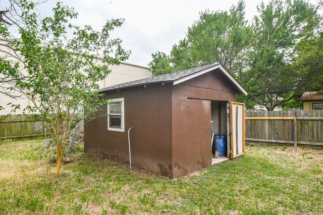 208 Willow Street, Sealy, TX 77474