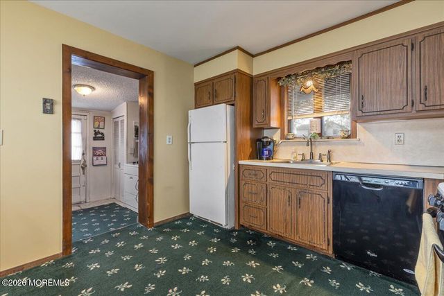 225 Freeman Street, Woodbridge, NJ 07095