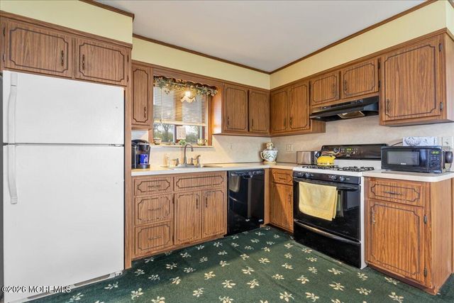 225 Freeman Street, Woodbridge, NJ 07095