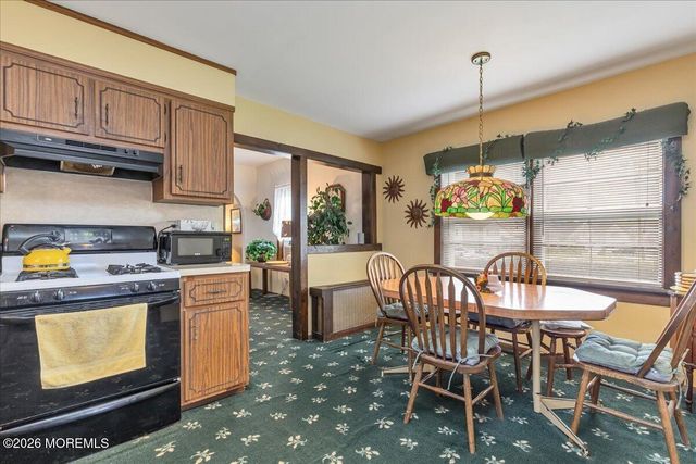 225 Freeman Street, Woodbridge, NJ 07095