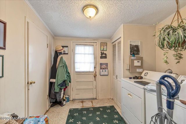 225 Freeman Street, Woodbridge, NJ 07095