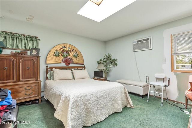 225 Freeman Street, Woodbridge, NJ 07095