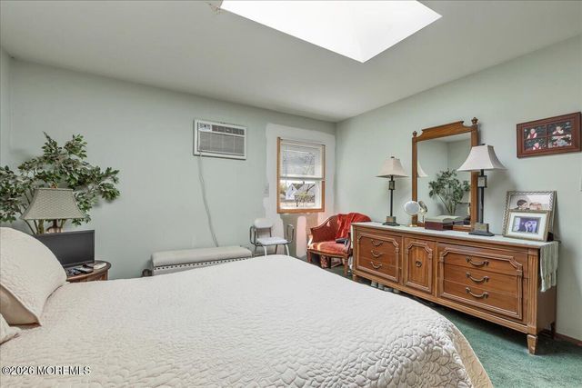 225 Freeman Street, Woodbridge, NJ 07095