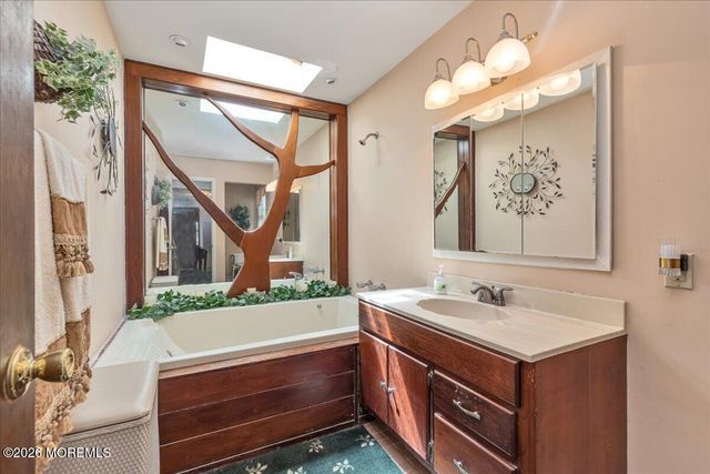 225 Freeman Street, Woodbridge, NJ 07095