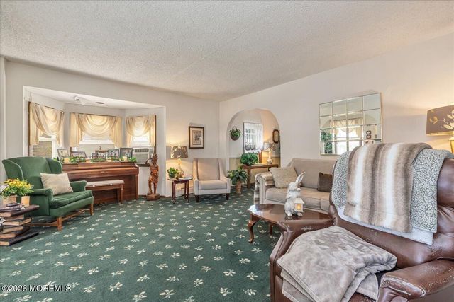 225 Freeman Street, Woodbridge, NJ 07095