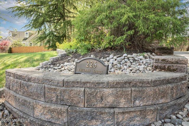 225 Freeman Street, Woodbridge, NJ 07095