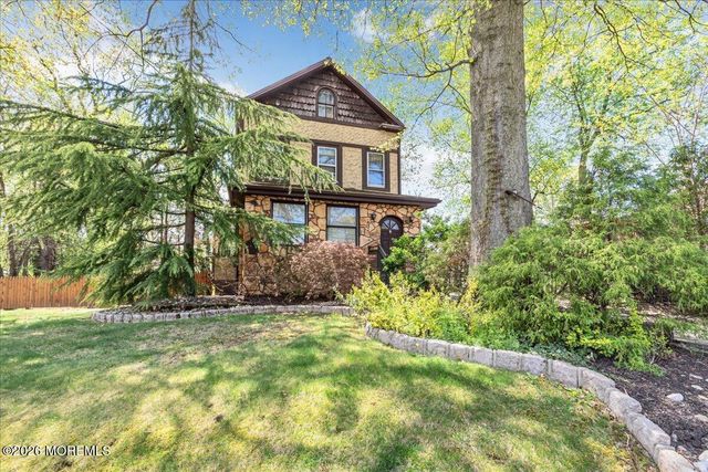 225 Freeman Street, Woodbridge, NJ 07095