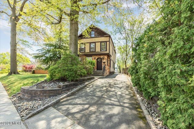 225 Freeman Street, Woodbridge, NJ 07095