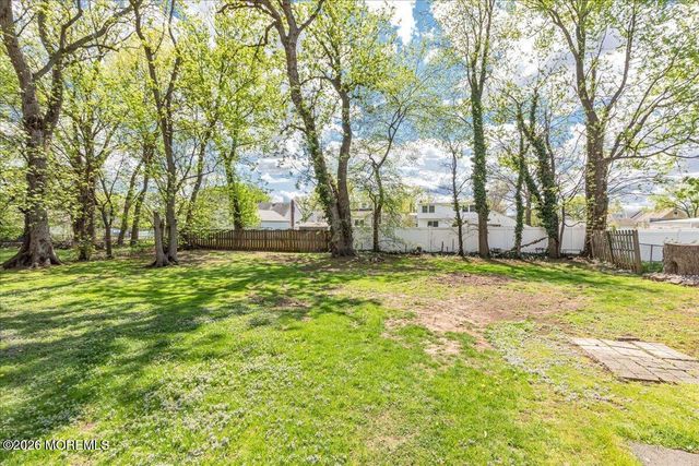 225 Freeman Street, Woodbridge, NJ 07095