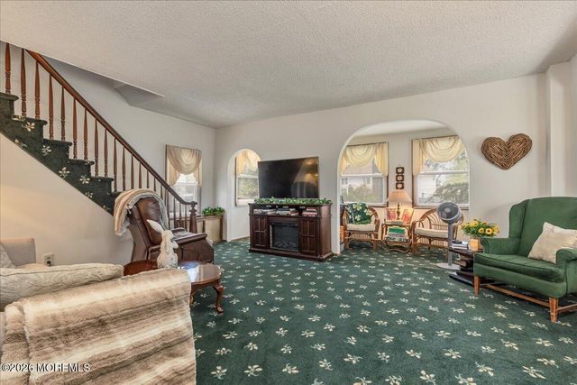 225 Freeman Street, Woodbridge, NJ 07095