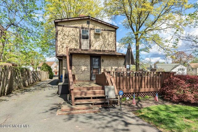 225 Freeman Street, Woodbridge, NJ 07095