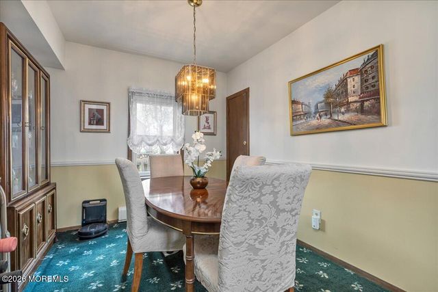 225 Freeman Street, Woodbridge, NJ 07095