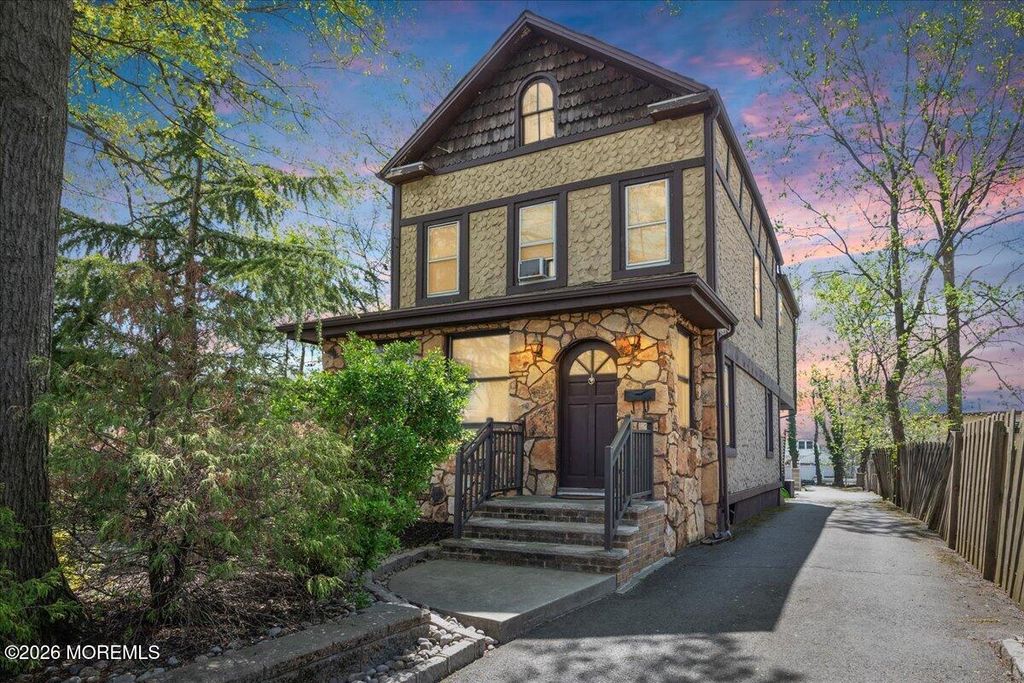 225 Freeman Street, Woodbridge, NJ 07095