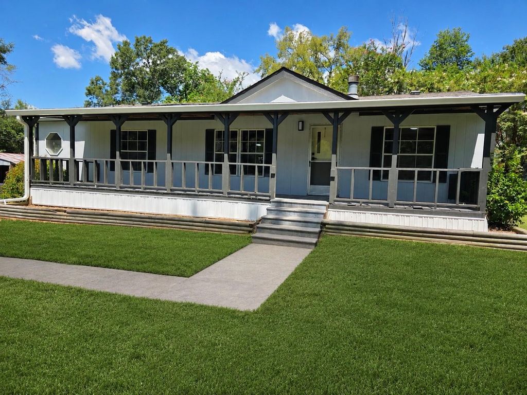 151 N Canyon Drive, Onalaska, TX 77360