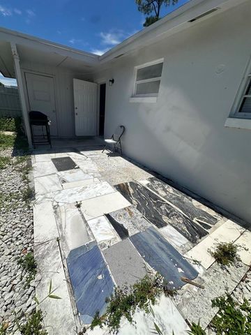 422 Caroline Avenue, West Palm Beach, FL 33413