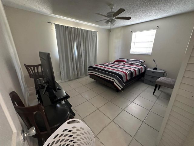 422 Caroline Avenue, West Palm Beach, FL 33413