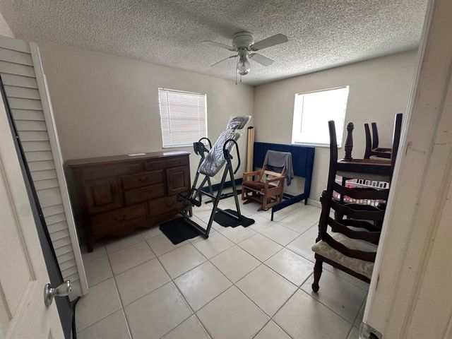 422 Caroline Avenue, West Palm Beach, FL 33413