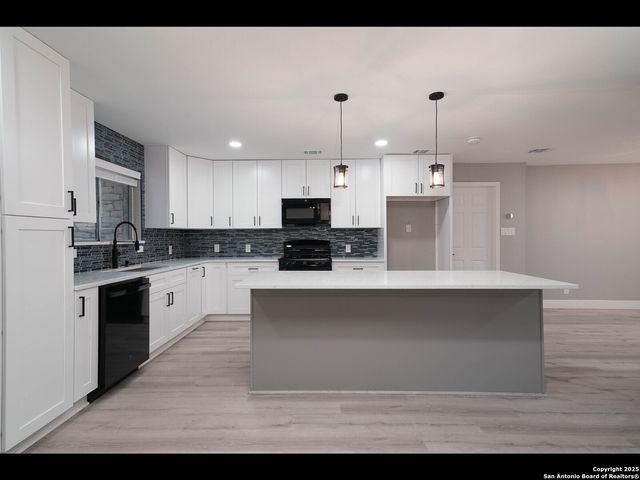 8619 Oak Ledge, San Antonio, TX 78217