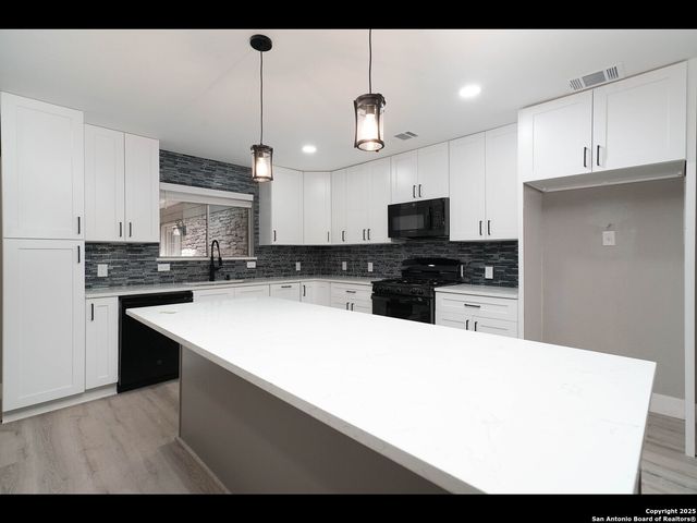 8619 Oak Ledge, San Antonio, TX 78217