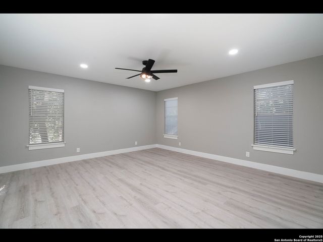 8619 Oak Ledge, San Antonio, TX 78217