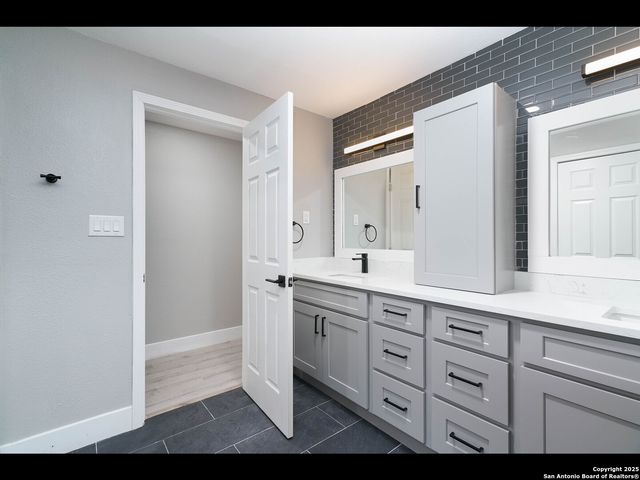 8619 Oak Ledge, San Antonio, TX 78217