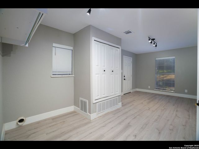 8619 Oak Ledge, San Antonio, TX 78217