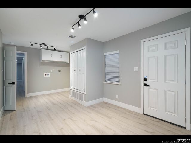 8619 Oak Ledge, San Antonio, TX 78217