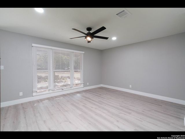 8619 Oak Ledge, San Antonio, TX 78217