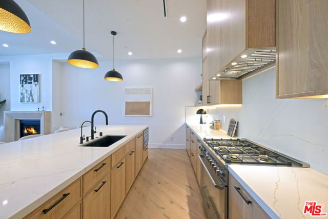 3072 Hollyridge Drive, Los Angeles, CA 90068